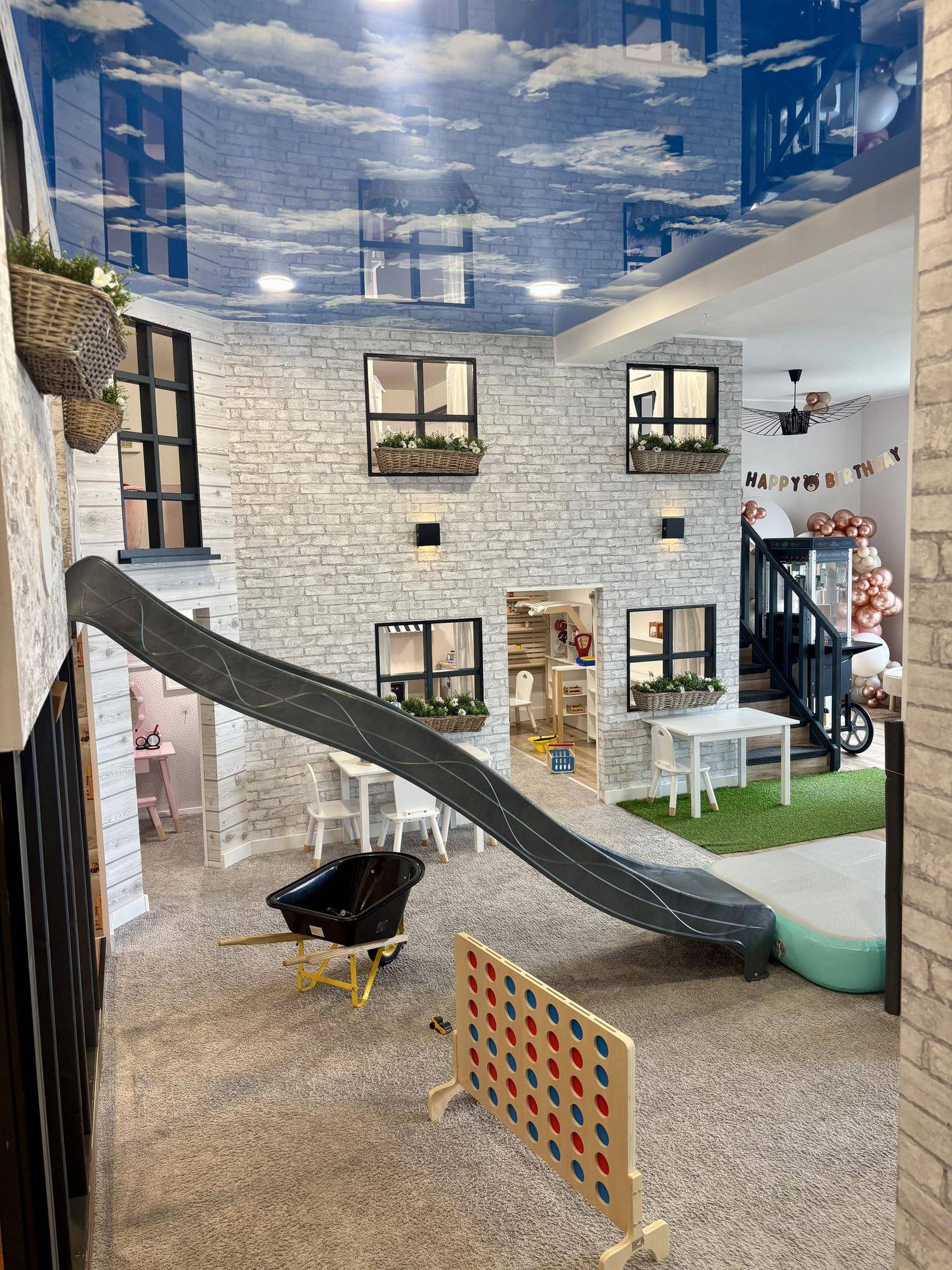 Spielbereich mit Rutsche